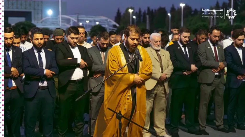 معرض دمشق الدولي يشهد حضوراً روحانياً لأدهم النابلسي في إمامة صلاة المغرب والعشاء