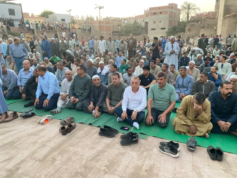 شرشر يشارك في تشييع جثمان آيات زغلول قنديل آخر ضحايا إهمال كامل الوزير بحادث الطريق الإقليمي