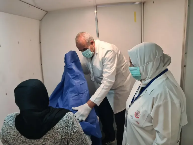 الكشف على 1158 مواطنًا خلال قافلة طبية مجانية بقرية زاوية حمور فى الدلنجات