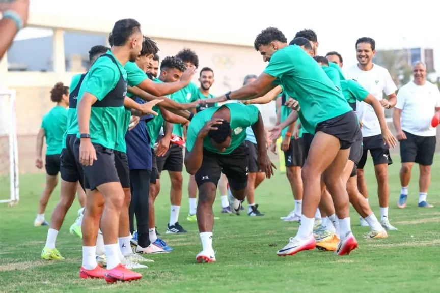استقبال حافل من لاعبي المصري للوافد الجديد كينجسلي إيدوو في الظهور الأول.. فمن هو؟