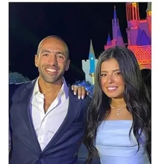 ”أنتقل إلى رحمة اللّٰه حبيبي وكل حاجة في حياتي” ... مريم عامر منيب تنعى خطيبها المطرب عمرو ستين