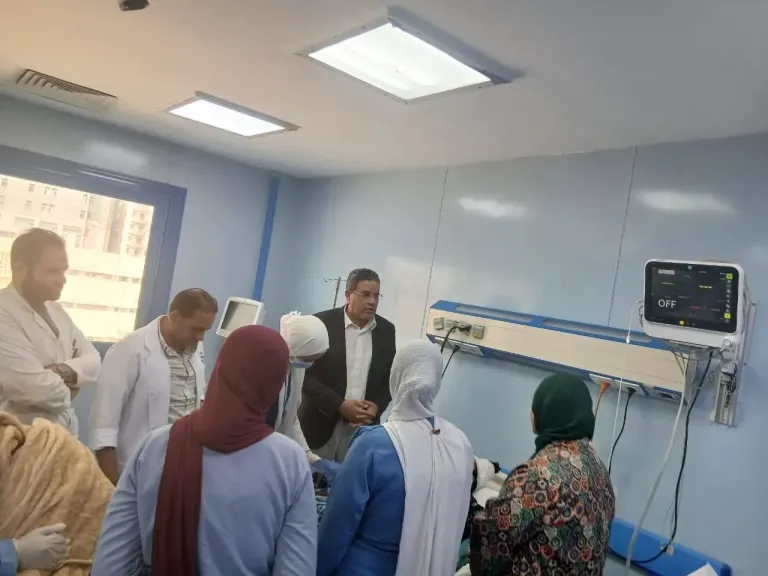 وكيل «صحة المنوفية» يطمئن على الطبيبة المصابة.. ويؤكد: أنتم أبطال المنظومة الصحية