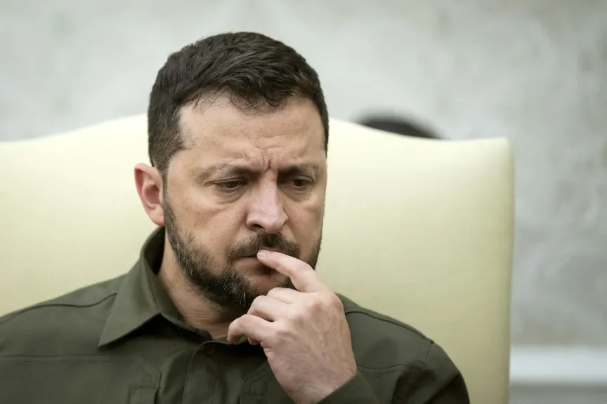 خبير بريطاني: يبدو أن زيلينسكي يستعد أكثر فأكثر للنهاية