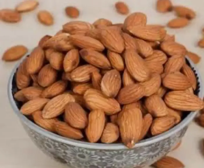 اللوز مضاد طبيعي للشيخوخة و البثور