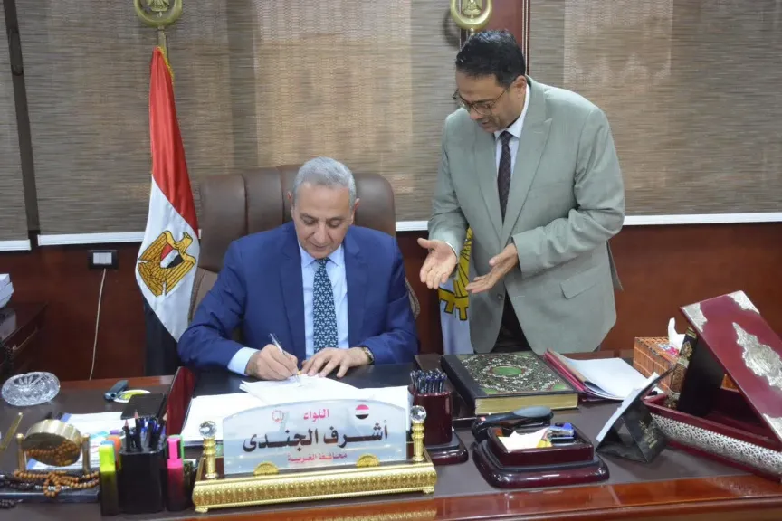 استجابة لمطالب أولياء الأمور.. محافظ الغربية يعلن خفض درجات القبول ببعض مدارس التعليم الفني