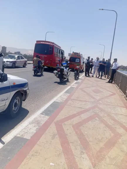 وقف يدعي ثم قفز بالنيل.. انتشال جثمان شاب ألقى نفسه من أعلى كوبري دندرة في قنا