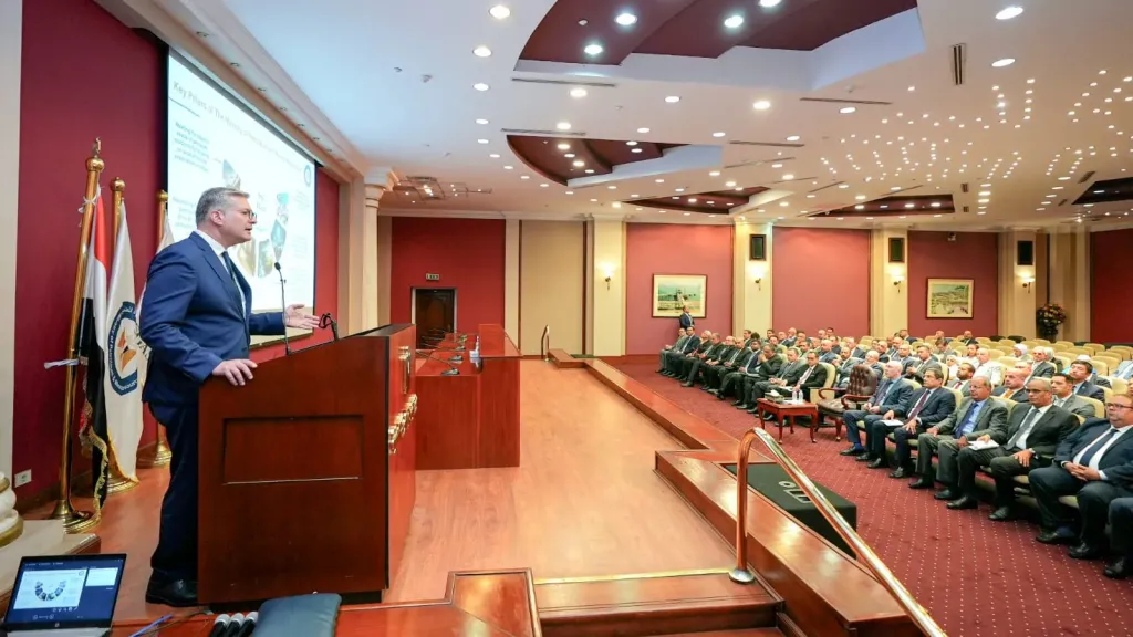 وزير البترول يبحث مع كبرى الشركات العالمية ضخ استثمارات جديدة في الغاز والبتروكيماويات والتعدين بمصر