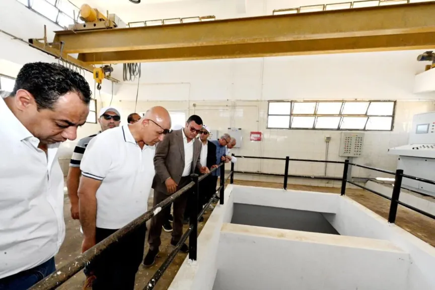 وزير الإسكان يتفقد محطة رفع صرف صحي الخامس شرق بمدينة 6 أكتوبر