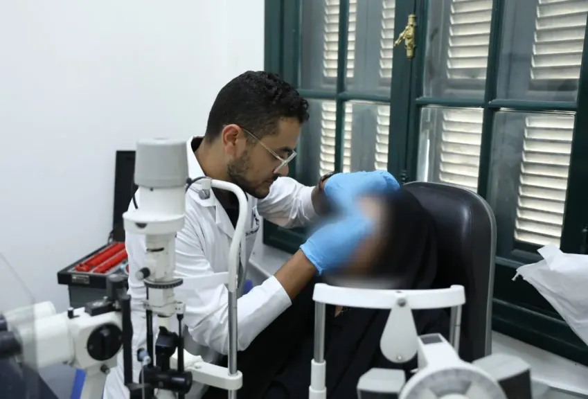وزير الصحة يتواصل هاتفيا مع ضحايا مستشفى 6 أكتوبر.. ويؤكد الالتزام بتوفير كافة الإمكانيات اللازمة