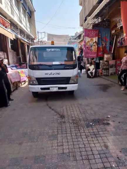 حملة موسعة لإزالة الإشغالات وإعادة الانضباط بشارع العباسي القديم بالمحلة