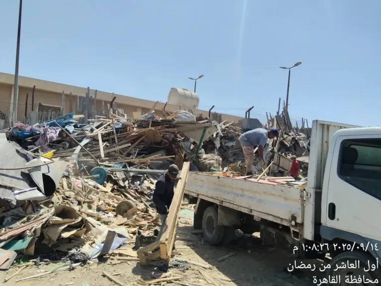 ”إزالة الإشغالات والمخالفات بالعاشر من رمضان.. والجهاز يتوعد المخالفين بالضرب بيد من حديد”