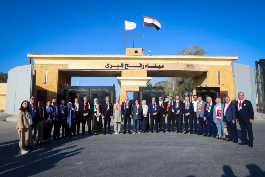 وفد برلماني تركي يزور معبر رفح البري برفقة نائب وزير الخارجية والسفير التركي في القاهرة