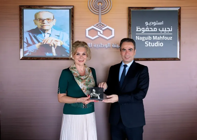 سفيرة المكسيك تزور استديو نجيب محفوظ بماسبيرو.. وتتحدث عن بطولة سلمى حايك في زقاق المدق