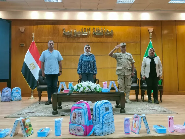 لمسة إنسانية بالقليوبية.. توزيع 200 حقيبة مدرسية على أبناء الأسر الأولى بالرعاية