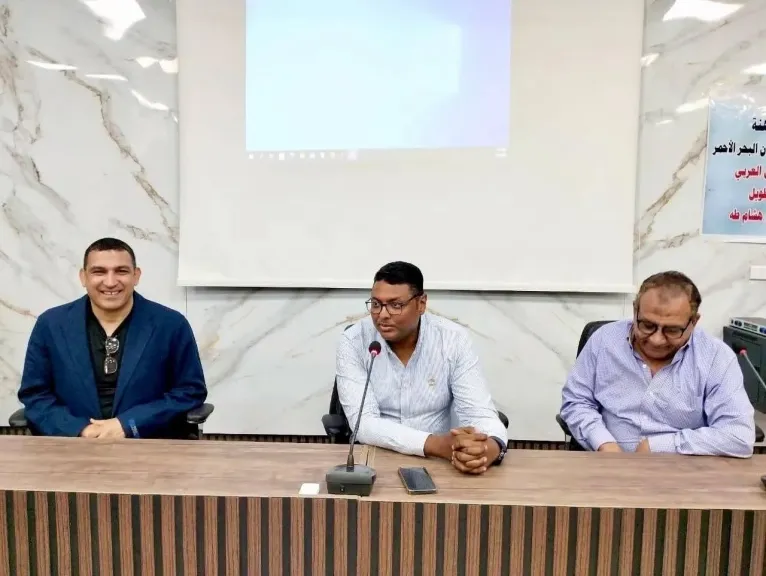 وكيل وزارة الصحة بالبحر الأحمر يترأس الدورة التثقيفية والتوعوية بشأن اخلاقيات مهنة طب الأسنان
