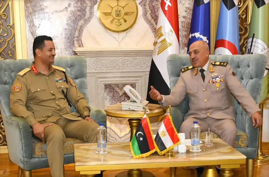 رئيس الأركان يلتقى الفريق أول خالد حفتر لبحث التعاون العسكري المشترك