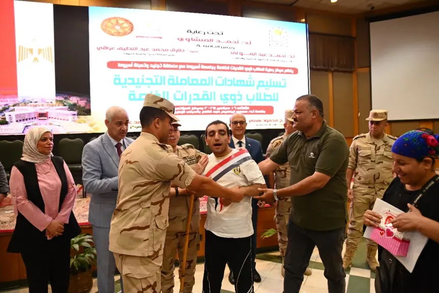 رئيس جامعة أسيوط يشهد احتفالية تسليم شهادات المعاملة التجنيدية لـ 89 من ذوي القدرات الخاصة