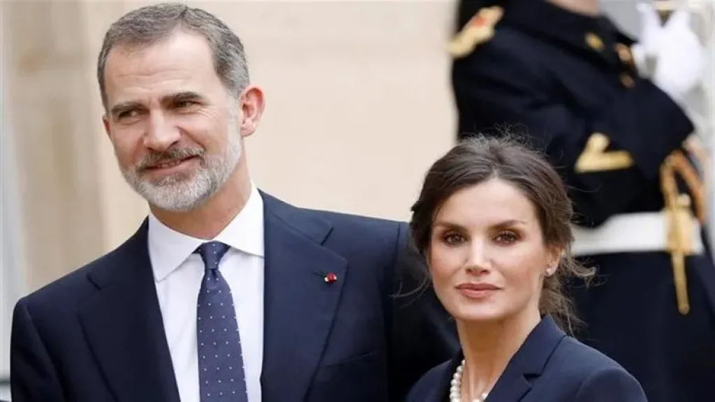 ملك وملكة إسبانيا يضعان أكاليل الزهور على نصب الجندي المجهول وقبر الرئيس السادات