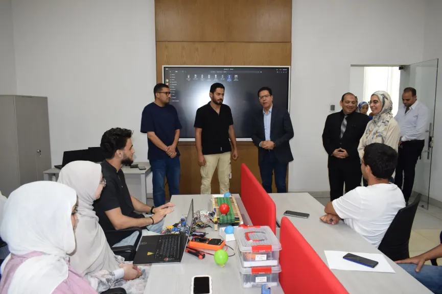 رئيس جامعة بنها يتفقد التدريب الصيفى لطلاب الجامعات بمركز إبداع مصر الرقمية