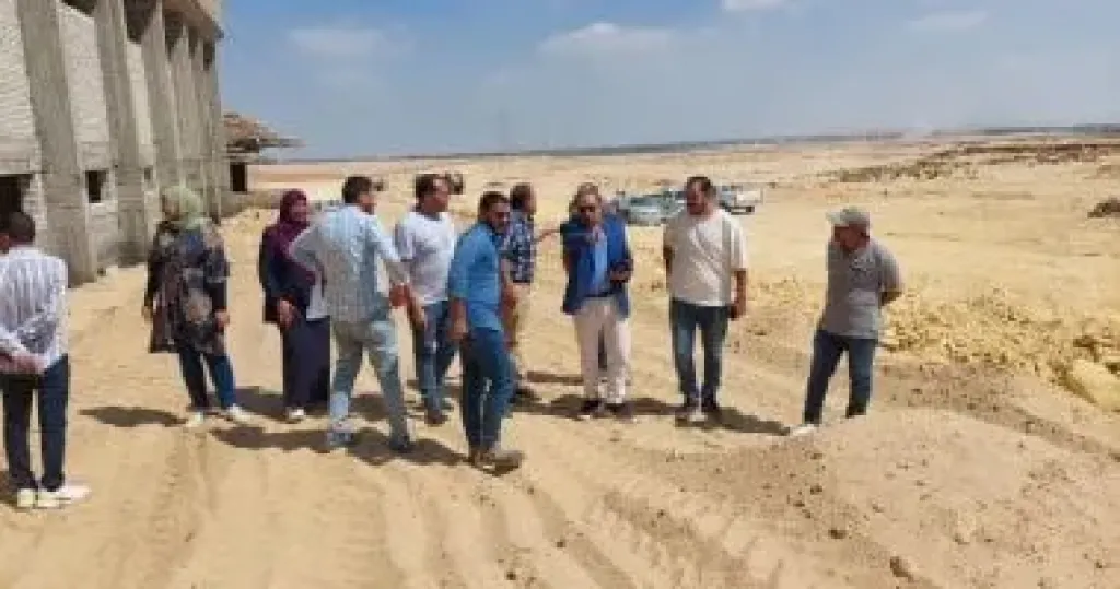 وزير الإسكان يتابع مشروعات المرافق والكهرباء بمدينة الفيوم الجديدة