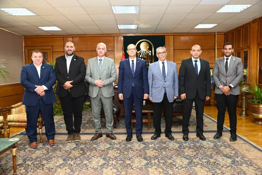 رئيس جامعة أسيوط يستقبل منظمي اليوم التوظيفي المفتوح لتعزيز فرص عمل طلاب كلية التجارة