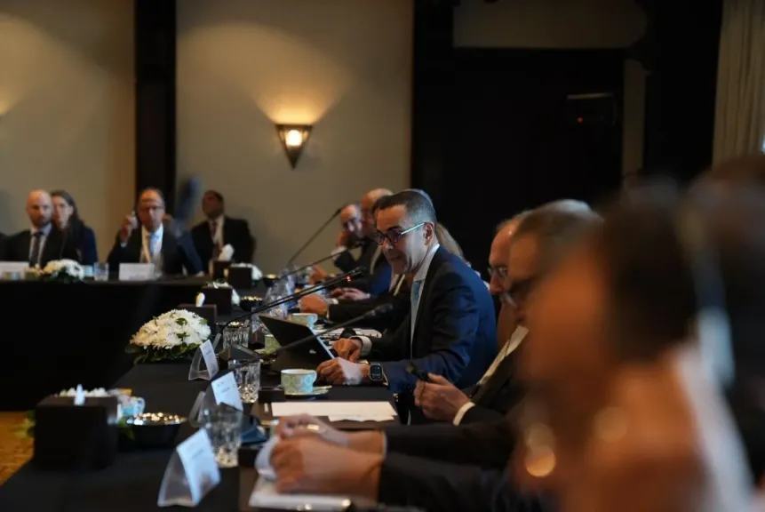 ملك إسبانيا يترأس لقاء خاص مع عدد من رجال الأعمال لتعزيز دور القطاع الخاص بحضور وزير الاستثمار والتجارة الخارجية