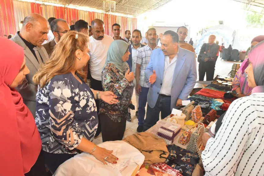 محافظ أسيوط يوزع 100 حقيبة مدرسية ومستلزمات للأسر الأولى بالرعاية استعدادًا للعام الدراسي الجديد