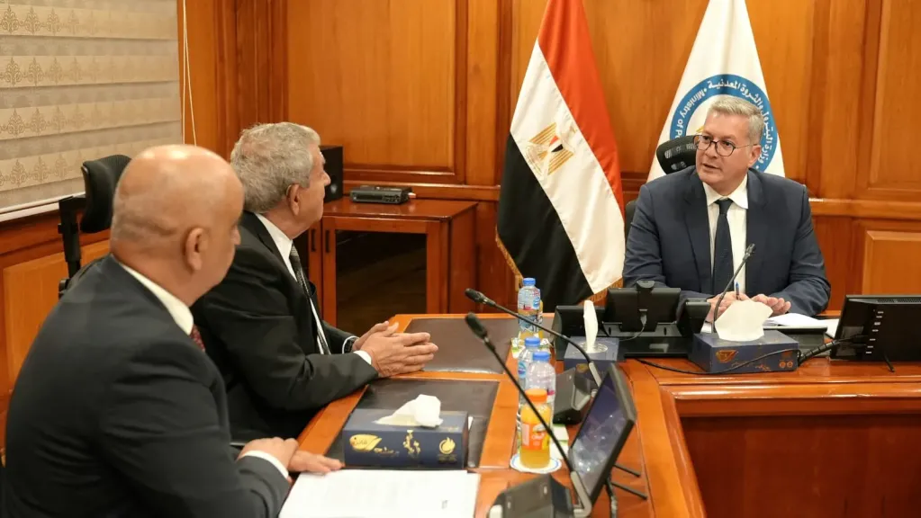 وزير البترول يبحث مع ”تاج أويل” الكندية فرص التوسع في إنتاج البترول غير التقليدي بالصحراء الغربية