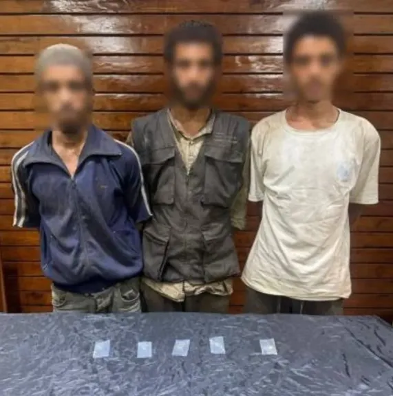 من الفيديو للكمين.. مباحث شبرا الخيمة تسقط 3 متعاطين بحوزتهم بودر