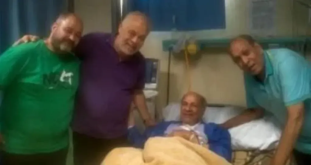 ”أشرف زكي” يطمئن على صحة عيد أبو الحمد بعد أزمته القلبية