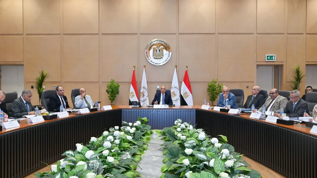 الري: تعظيم الإستفادة من إمكانيات الشركة القابضة للري لزيادة مشاركتها فى تنفيذ المشروعات