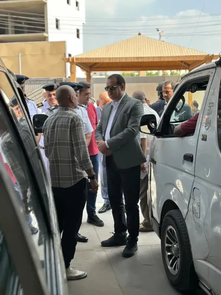مدير أمن الفيوم يفاجئ السائقين في الموقف الجديد مع انطلاق العام الدراسي.. ويشدد على الالتزام بالتعريفة المقررة
