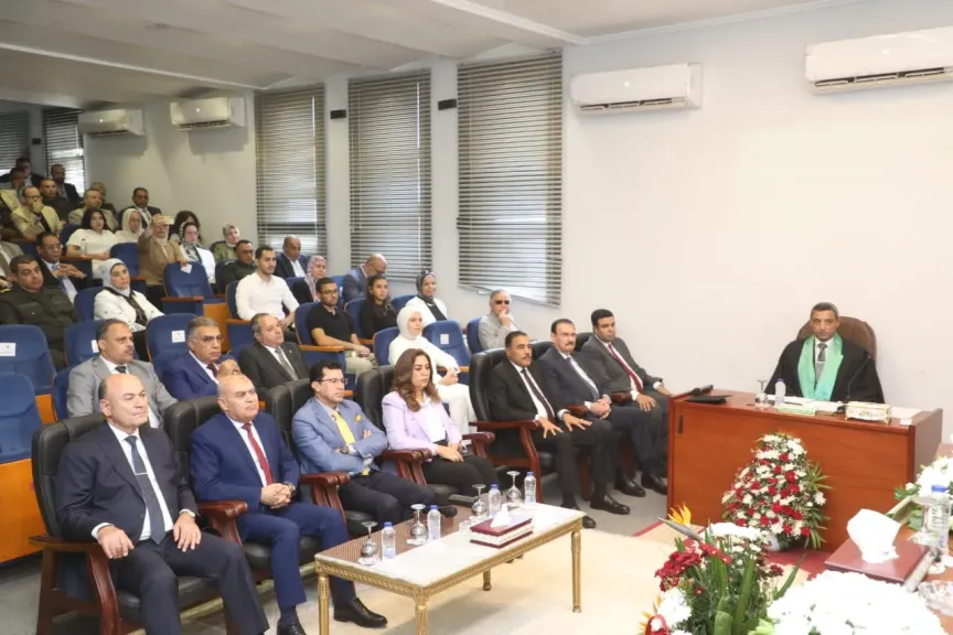 ” محافظ الدقهلية يهنئ محافظ السويس بمناسبة حصوله على درجة الدكتوراه في الاقتصاد من الكلية العسكرية لعلوم الإدارة ”