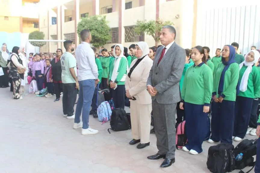 وسط أجواء مفعلة بالأمل... مدارس الجيزة تستقبل الطلاب في أول يوم دراسي...«عطية»: لن نتساهل في أي تقصير
