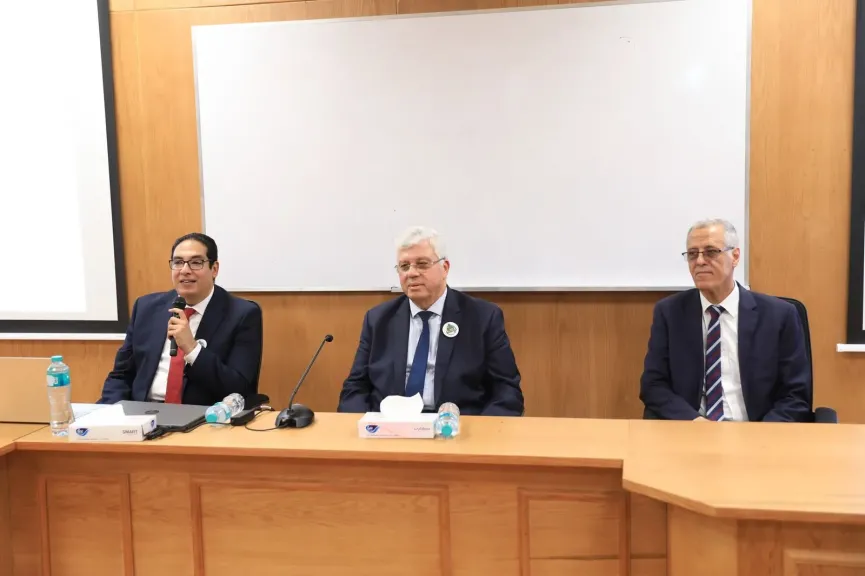 في أول يوم دراسة بالجامعات: وزير التعليم العالي يبدأ العام الجامعي بتفقد جامعة القاهرة الأهلية ويطمئن على انتظام الدراسة بها