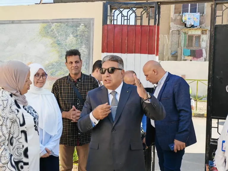 محافظ الدقهلية في جولة مفاجئة بمدرسة الشهيد محمد عبد الفتاح آغا الثانوية بنات بطلخا