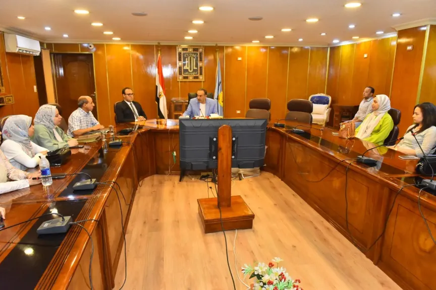 محافظ أسيوط يطلق مشروعات إنتاجية لتمكين خريجي الطب البيطري ودعم ريادة الأعمال الزراعية