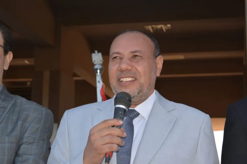 مع بدء العام الجامعي الجديد.. نائب رئيس جامعة الأزهر يشارك الطلاب وأعضاء هيئة التدريس والعاملين مراسم تحية العلم”