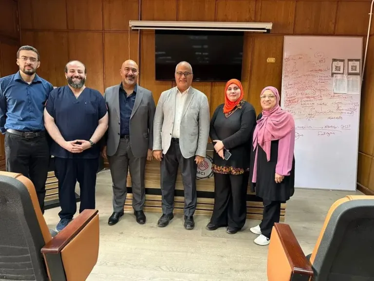 معهد الأورام بجامعة المنوفية يستقبل خبيرًا عالميًا ويجري ثلاث حالات ناجحة بالعلاج الإشعاعي التداخلي