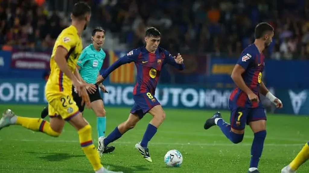 فيران توريس يقود برشلونة للتقدم على خيتافي بثنائية
