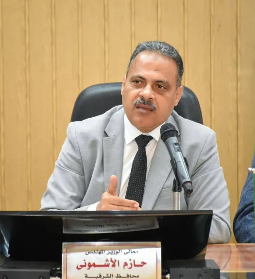 محافظ الشرقية يحيل موظفين بمشتول السوق وبلبيس للتحقيق