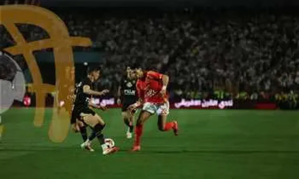 المهددون بالإيقاف قبل مباراة القمة بين الأهلي والزمالك.. لاعب من كل فريق