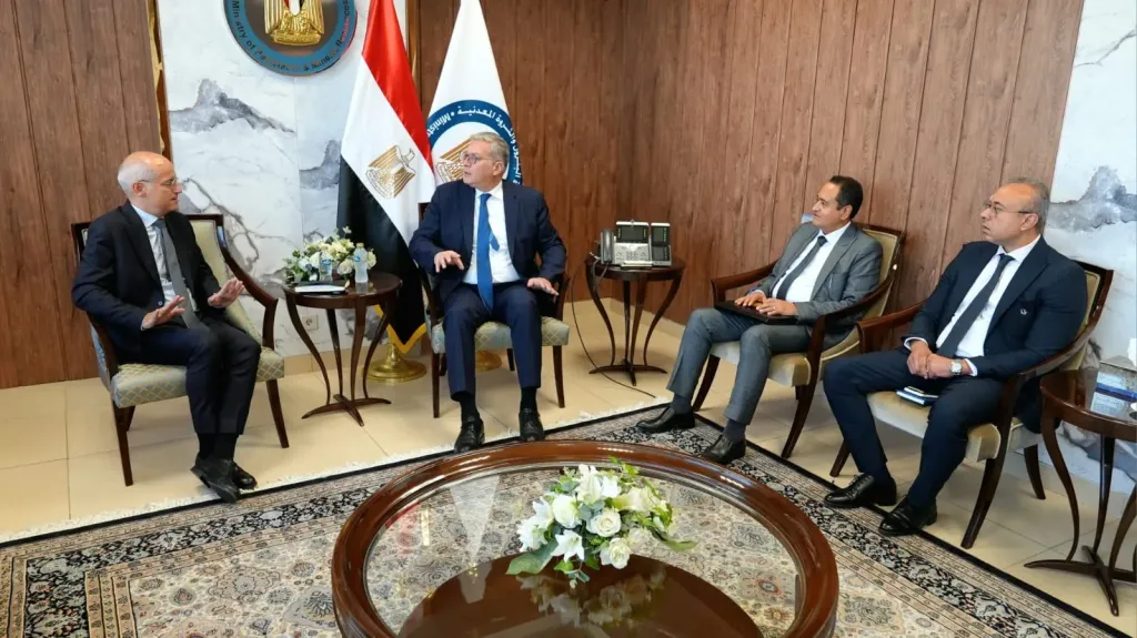 لتقليل الاستيراد وزيادة الإنتاج .. تحويل الفرص الواعدة لإكتشافات جديدة في حقول عجيبة للبترول بالصحراء الغربية