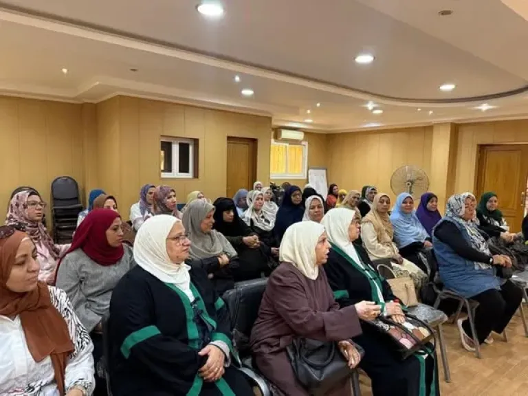 المجلس القومي للمرأة بيدرّب رائدات حملة طرق الأبواب ”المرأة صانعة السلام”