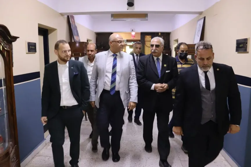 محافظ القليوبية يتفقد مدرسة إيجيبت جولد بالعبور.. ويؤكد أنها نموذج رائد للتعليم المزدوج