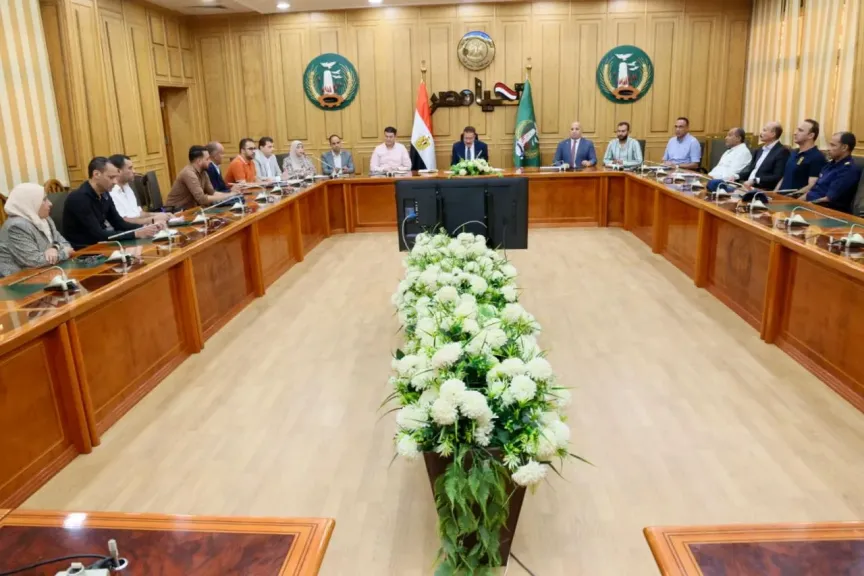 محافظ المنوفية يتابع مشروعات ”حياة كريمة” ويوجه بسرعة تشغيل الأسواق الحضارية والمواقف النموذجية بأشمون والشهداء
