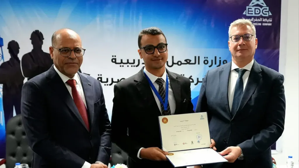 وزيرا البترول والعمل يُسلمان شهادات لأوائل خريجى دورات تدريب مجانية في مجالات الحفر والخدمات البترولية