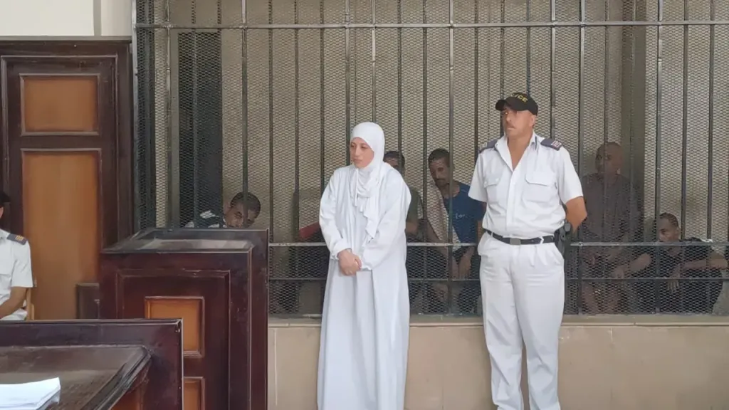أثناء إقامتهما علاقة زوجية .. السجن المؤبد لـ معلمة ذبحت زوجها وإصابة نجلهما بأسيوط