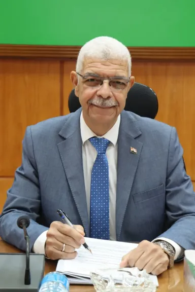 القاصد يترأس جلسة مجلس جامعة المنوفية ويتابع انتظام العملية التعليمية بالعام الدراسى الجديد ويكرم عميد الهندسة الإلكترونية لانتهاء فترة عمادته