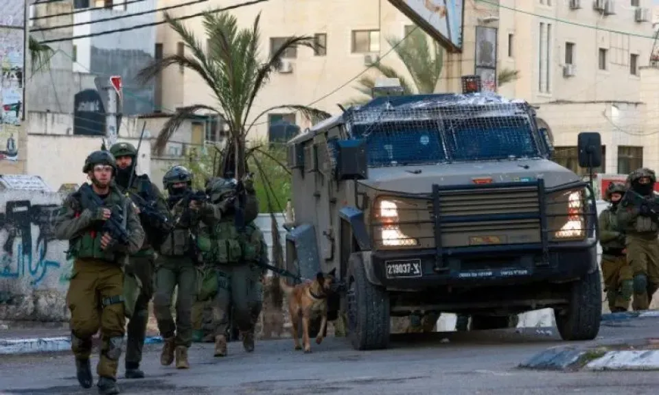 جيش الاحتلال يقتحم عدة مناطق غرب رام الله ويشدّد إجراءاته العسكرية